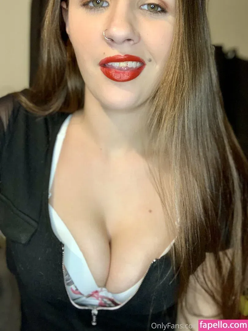 halesfyi / msstealyagirl Onlyfans Photo Gallery 