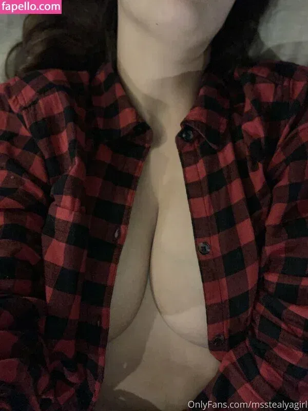 halesfyi / msstealyagirl Onlyfans Photo Gallery 