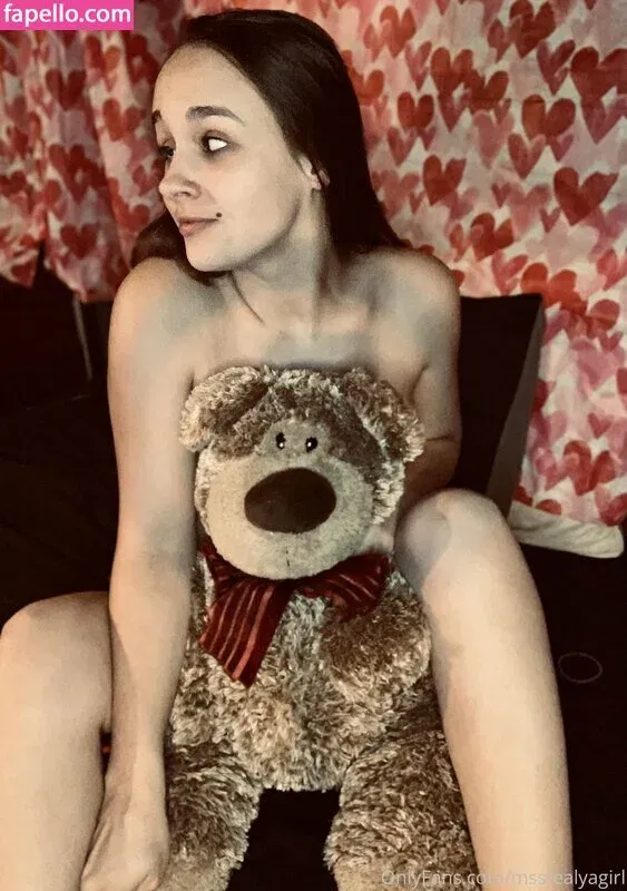 halesfyi / msstealyagirl Onlyfans Photo Gallery 