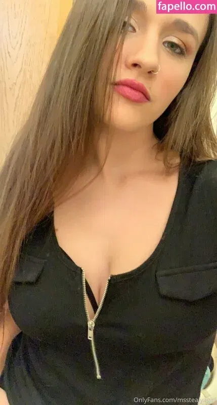 halesfyi / msstealyagirl Onlyfans Photo Gallery 