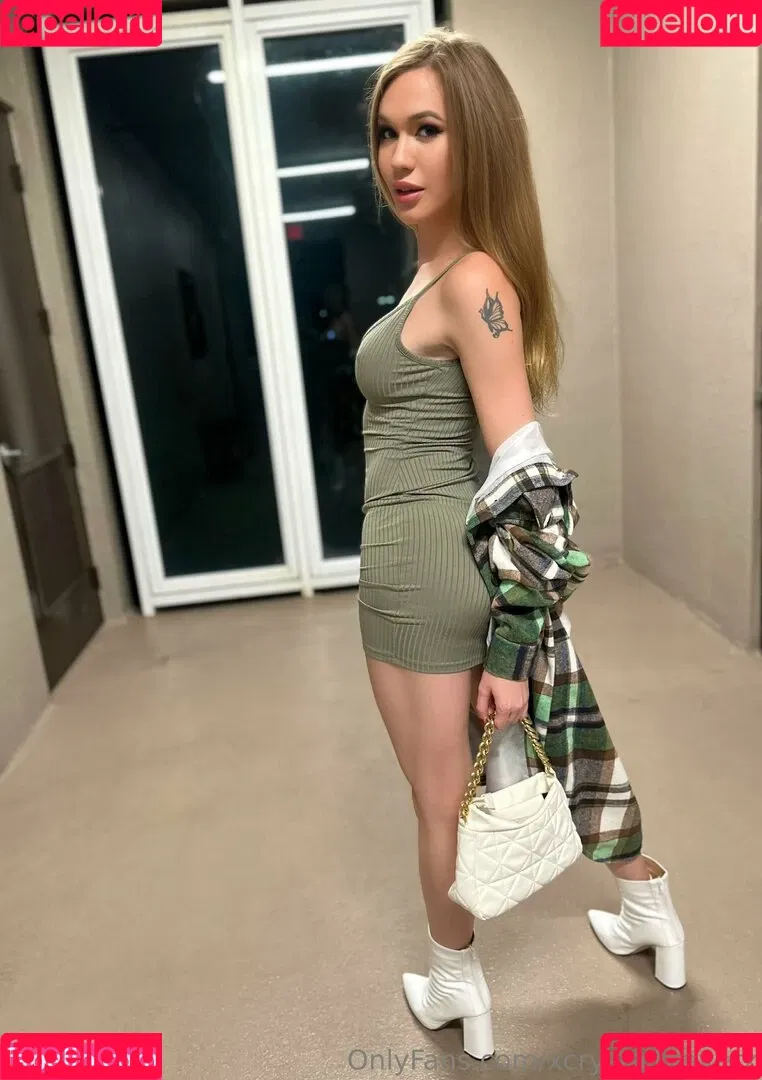 crystalthayerofficial / xcrystalthayerx Onlyfans Photo Gallery 