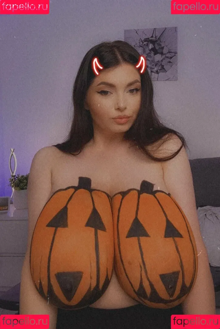 Busty Ema / busty_model_ / bustyema Onlyfans Photo Gallery 