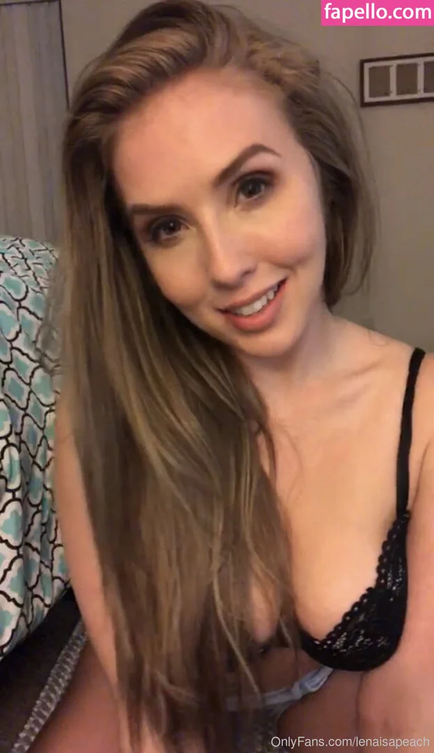 lenaisapeach / lenapaulxo Onlyfans Photo Gallery 