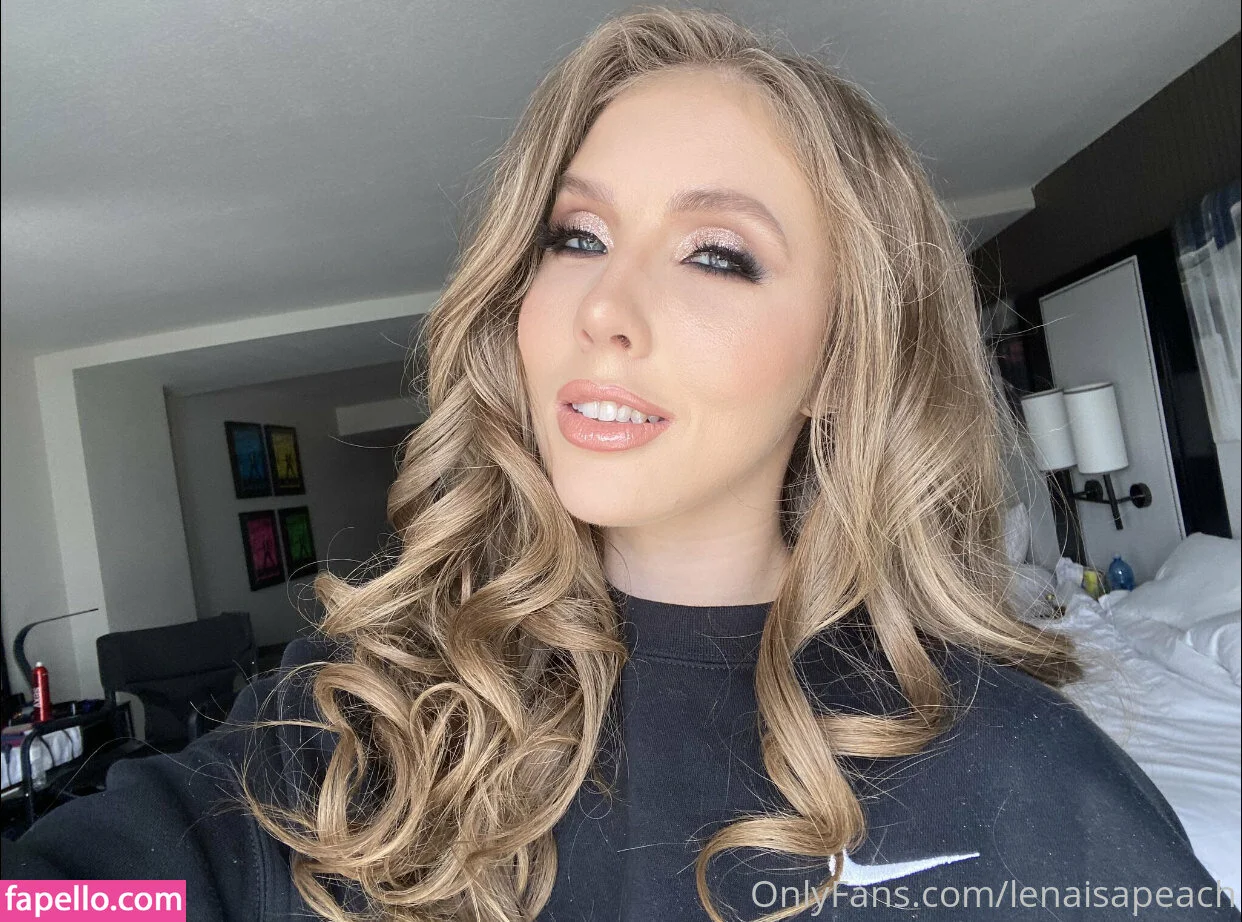 lenaisapeach / lenapaulxo Onlyfans Photo Gallery 