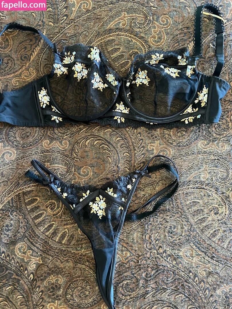 lenaisapeach / lenapaulxo Onlyfans Photo Gallery 