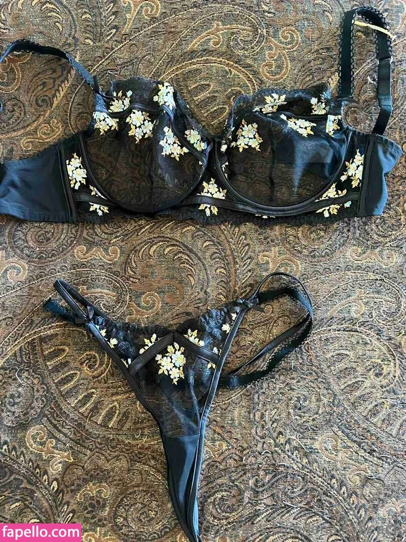 lenaisapeach / lenapaulxo Onlyfans Photo Gallery 