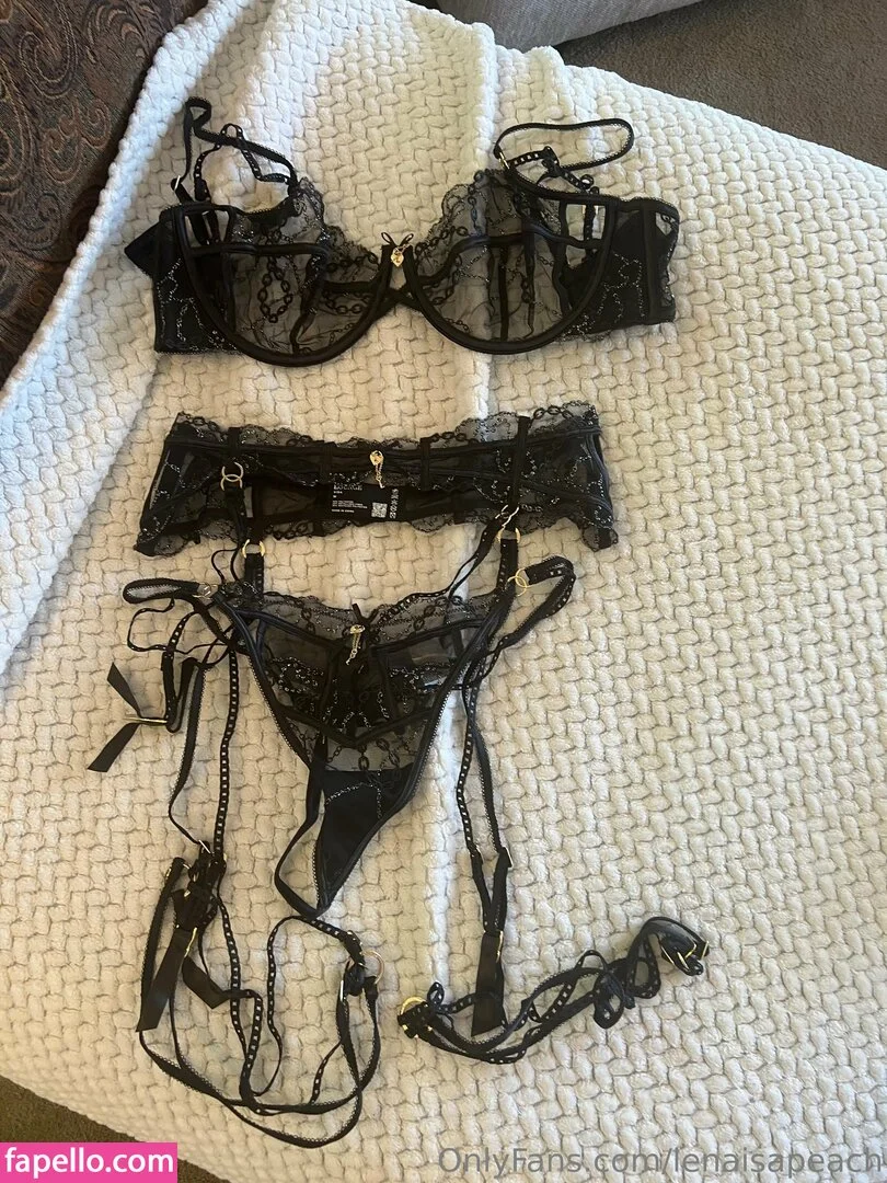 lenaisapeach / lenapaulxo Onlyfans Photo Gallery 