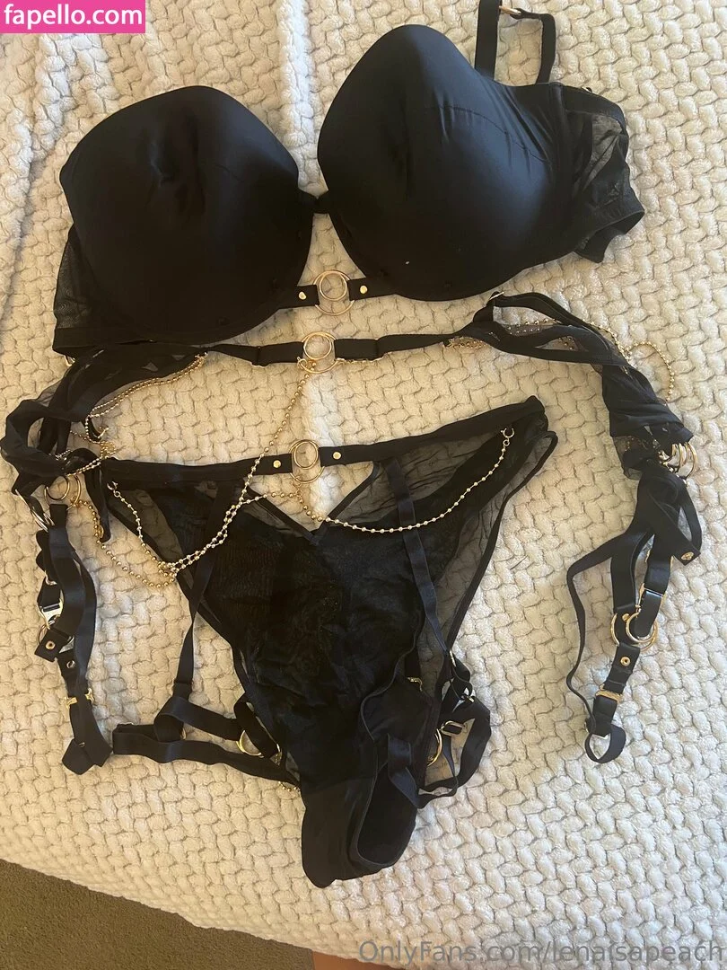 lenaisapeach / lenapaulxo Onlyfans Photo Gallery 