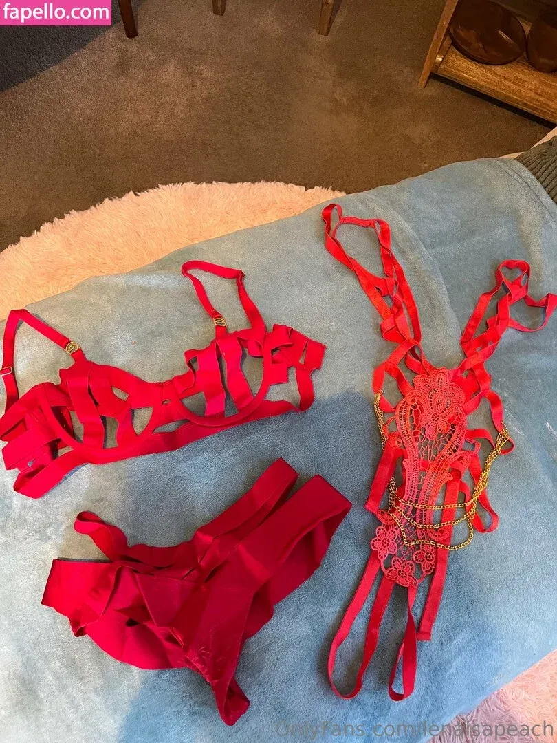 lenaisapeach / lenapaulxo Onlyfans Photo Gallery 