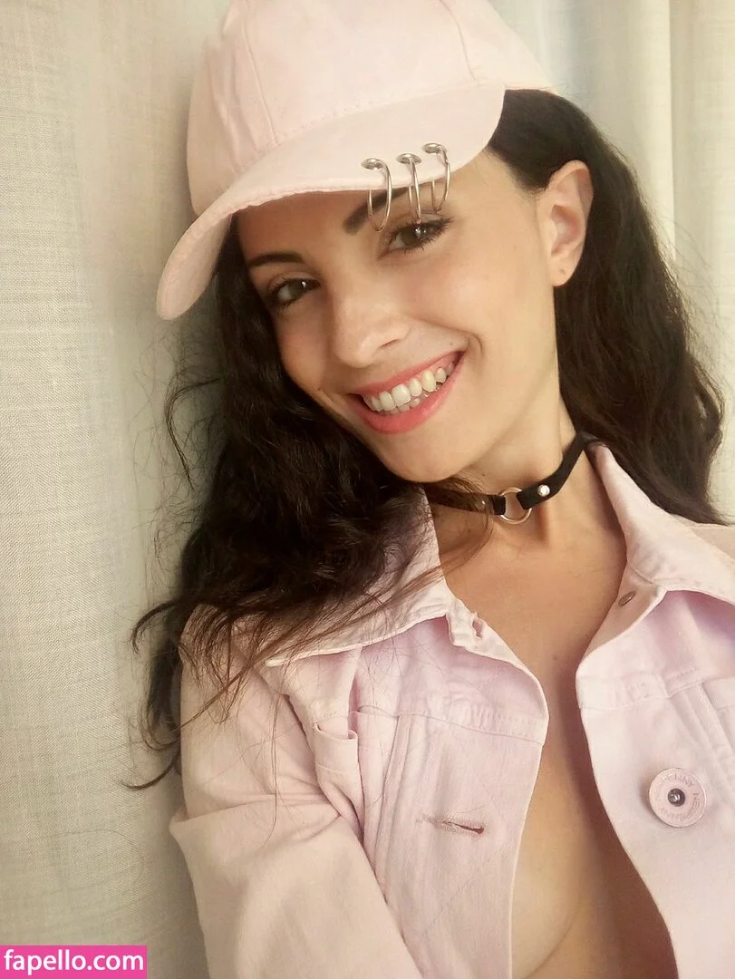 Kafkanya / danilacattani Onlyfans Photo Gallery 