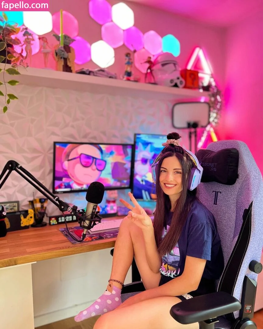 Kafkanya / danilacattani Onlyfans Photo Gallery 