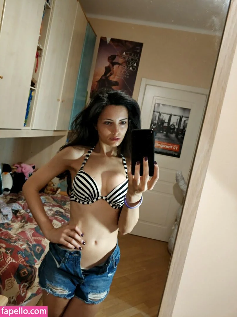 Kafkanya / danilacattani Onlyfans Photo Gallery 