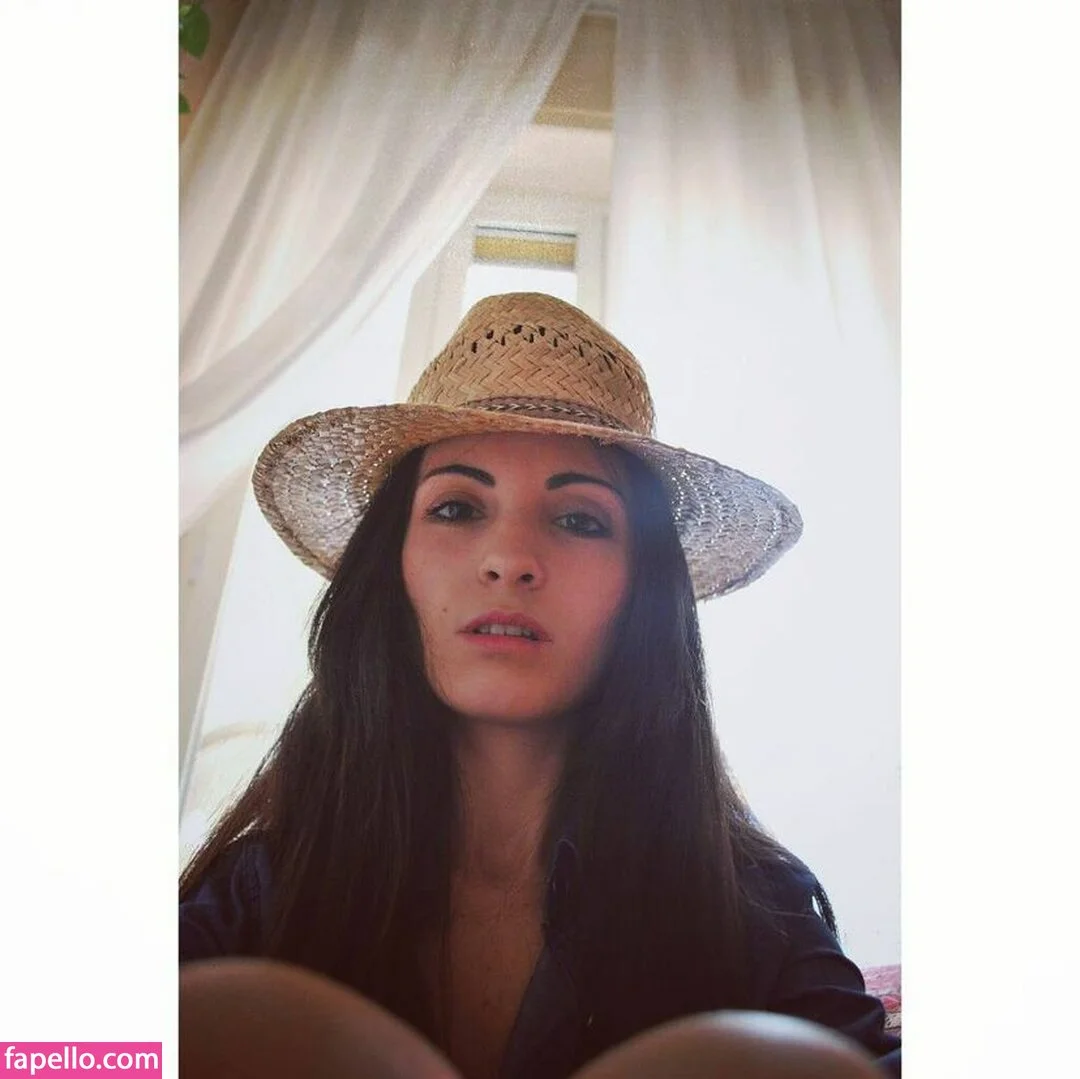 Kafkanya / danilacattani Onlyfans Photo Gallery 