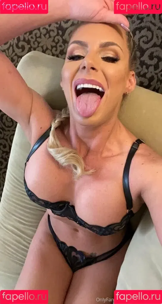 itzphxmarie / phoenixmarie Onlyfans Photo Gallery 