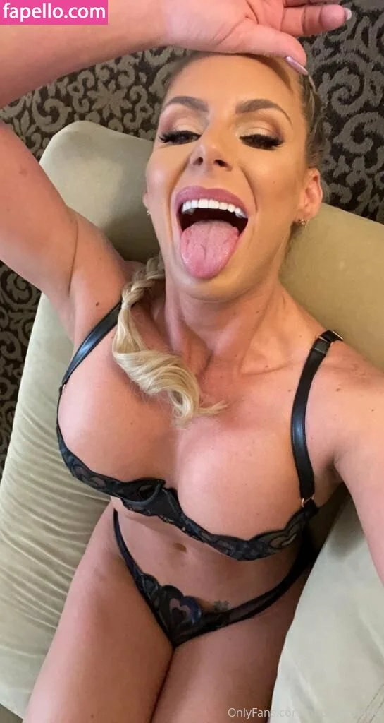 itzphxmarie / phoenixmarie Onlyfans Photo Gallery 