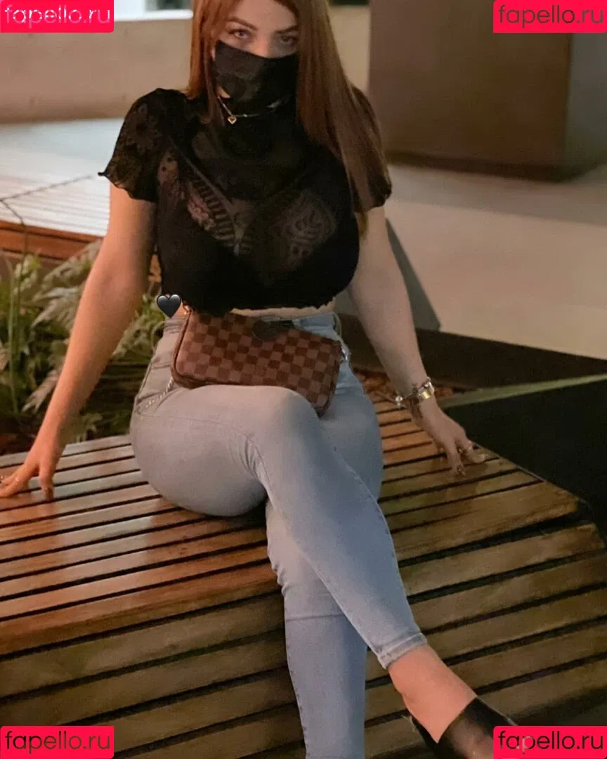 Arely Walle / alewalle / arelywalle / vl.santoro Onlyfans Photo Gallery 
