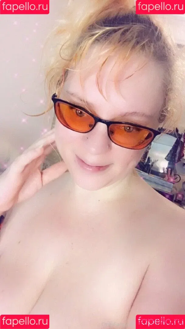 bustygeek / bustygeek11free Onlyfans Photo Gallery 
