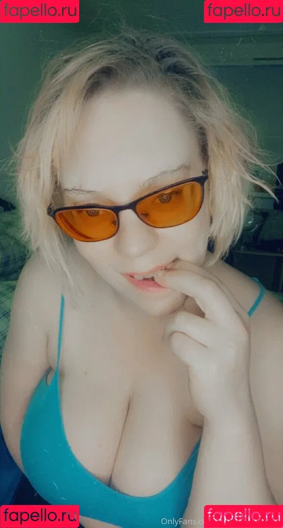 bustygeek / bustygeek11free Onlyfans Photo Gallery 