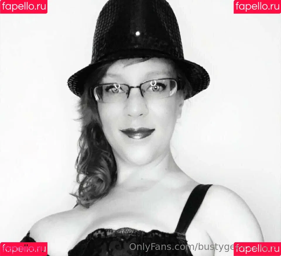 bustygeek / bustygeek11free Onlyfans Photo Gallery 