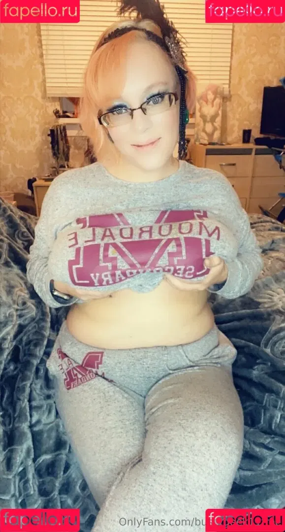 bustygeek / bustygeek11free Onlyfans Photo Gallery 