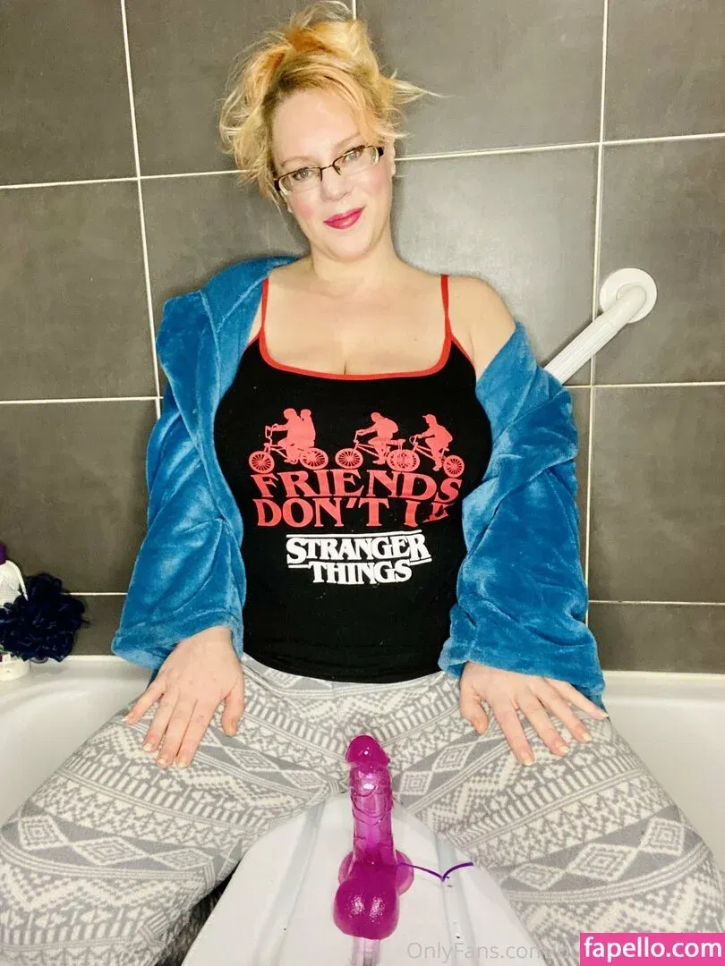 bustygeek / bustygeek11free Onlyfans Photo Gallery 