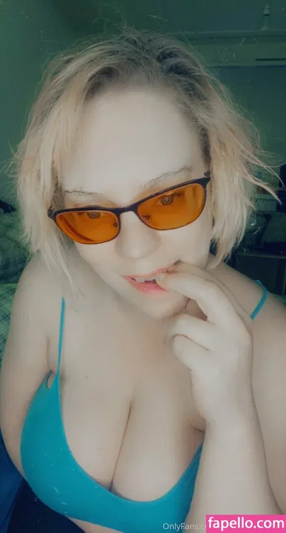 bustygeek / bustygeek11free Onlyfans Photo Gallery 