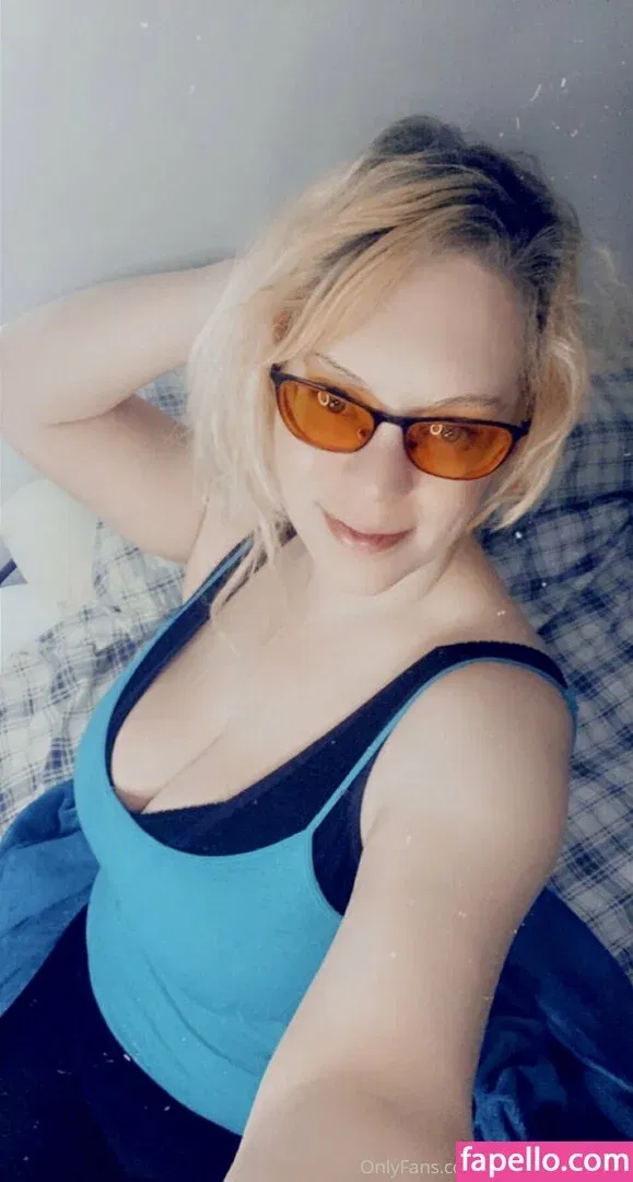 bustygeek / bustygeek11free Onlyfans Photo Gallery 