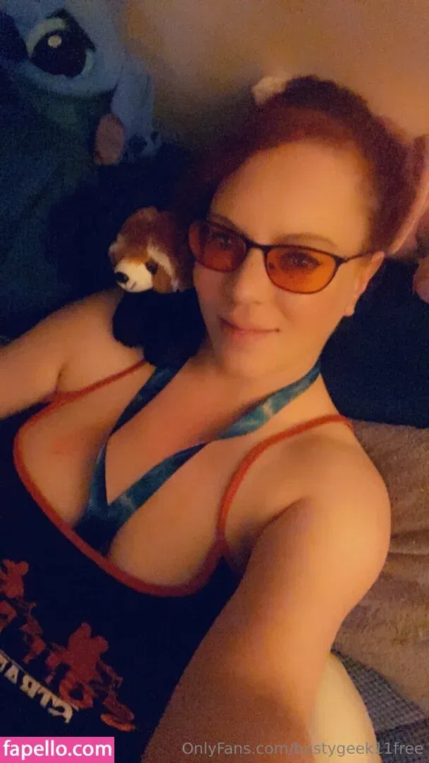 bustygeek / bustygeek11free Onlyfans Photo Gallery 