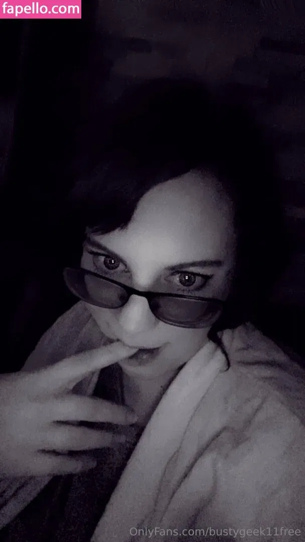 bustygeek / bustygeek11free Onlyfans Photo Gallery 