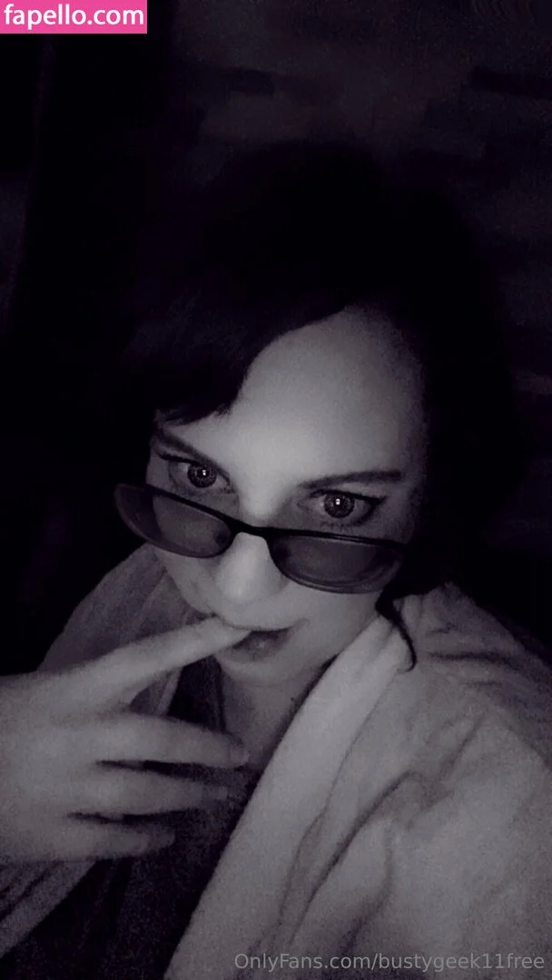 bustygeek / bustygeek11free Onlyfans Photo Gallery 