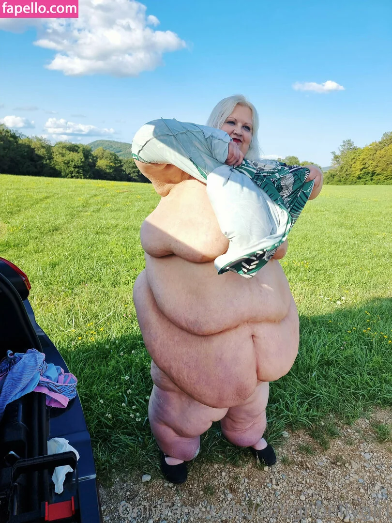 dough.belly / doughbellygirl Onlyfans Photo Gallery 