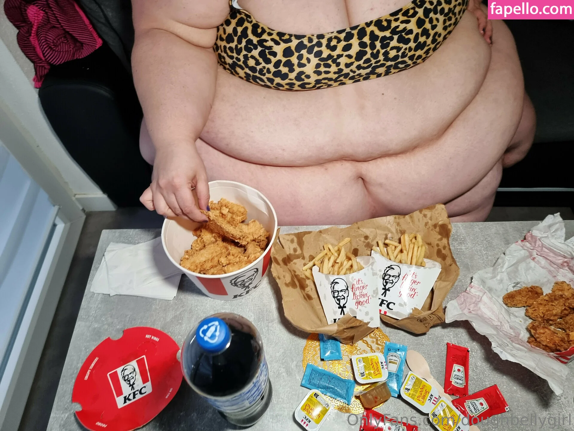 dough.belly / doughbellygirl Onlyfans Photo Gallery 