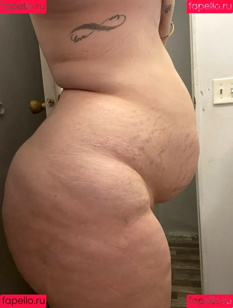 Ryan Smiles / Ryansmiles16 / officialpawgqueenx2 / pawgqueen / ryansmilesbackup Onlyfans Photo Gallery 