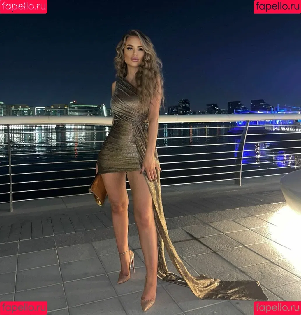 Barbiecole_12 / Nicole Farrell / nicolefarrell_1208 Onlyfans Photo Gallery 