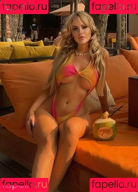Barbiecole_12 / Nicole Farrell / nicolefarrell_1208 Onlyfans Photo Gallery 