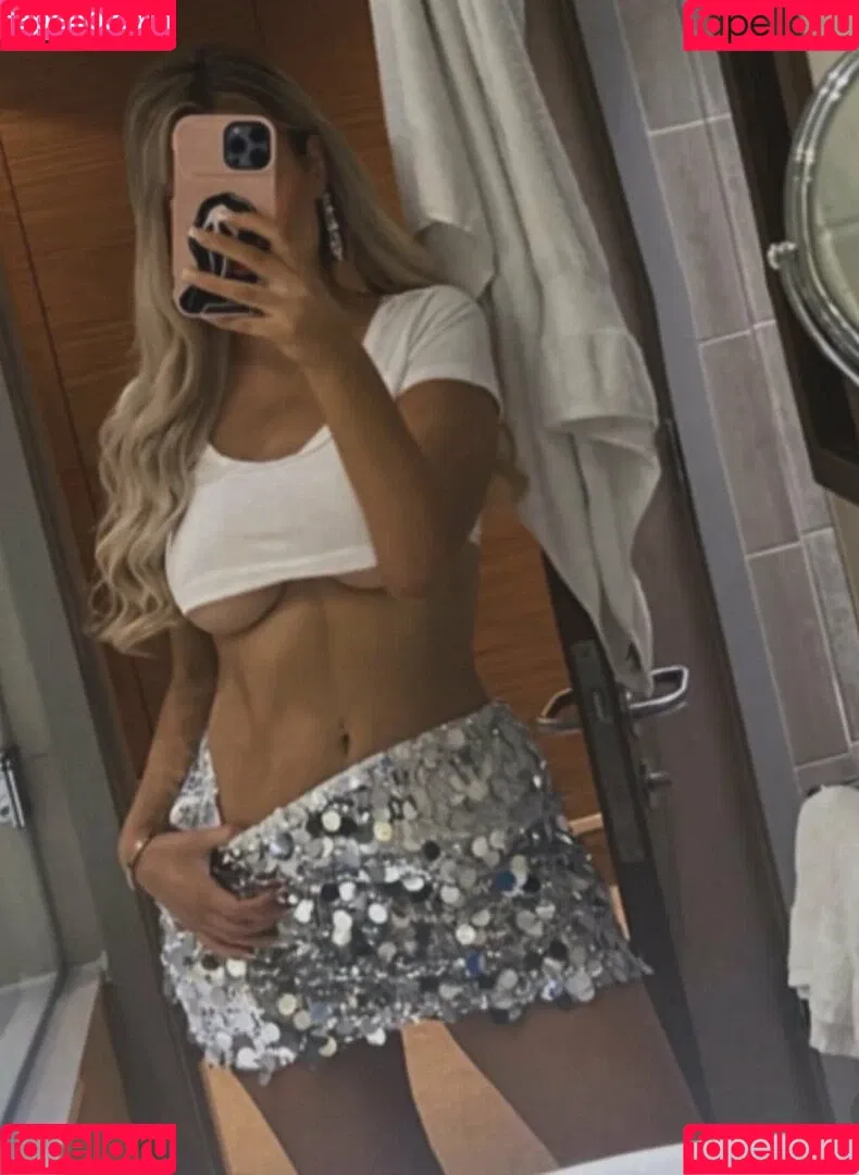 Barbiecole_12 / Nicole Farrell / nicolefarrell_1208 Onlyfans Photo Gallery 