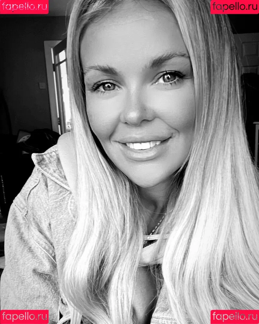 Barbiecole_12 / Nicole Farrell / nicolefarrell_1208 Onlyfans Photo Gallery 