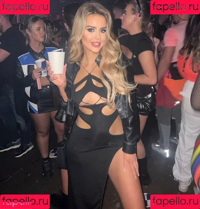 Barbiecole_12 / Nicole Farrell / nicolefarrell_1208 Onlyfans Photo Gallery 