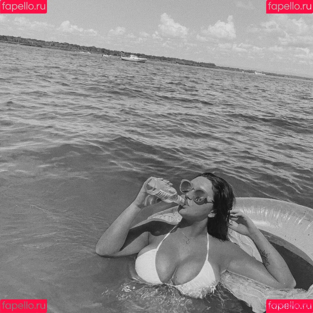 Hayley Aurisch / hailey.aurisch / yellowmonkeys Onlyfans Photo Gallery 