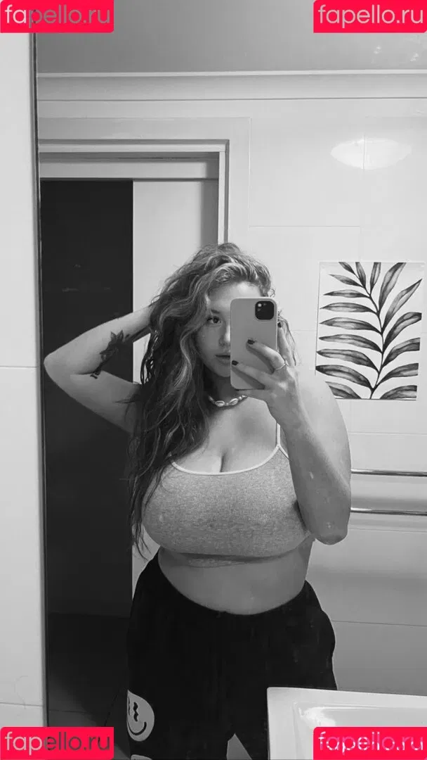 Hayley Aurisch / hailey.aurisch / yellowmonkeys Onlyfans Photo Gallery 