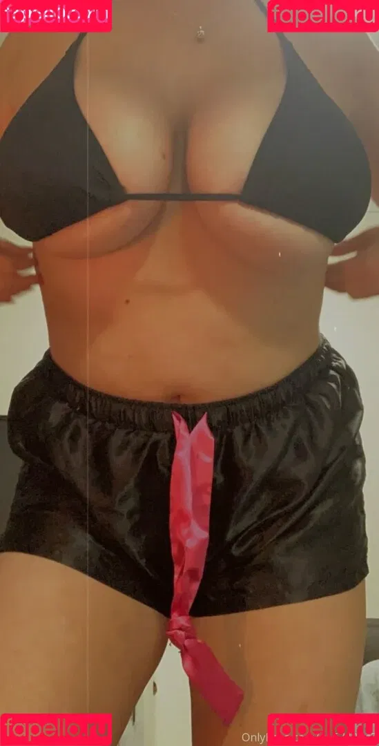 Hayley Aurisch / hailey.aurisch / yellowmonkeys Onlyfans Photo Gallery 
