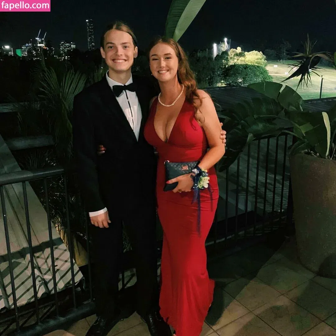 Hayley Aurisch / hailey.aurisch / yellowmonkeys Onlyfans Photo Gallery 