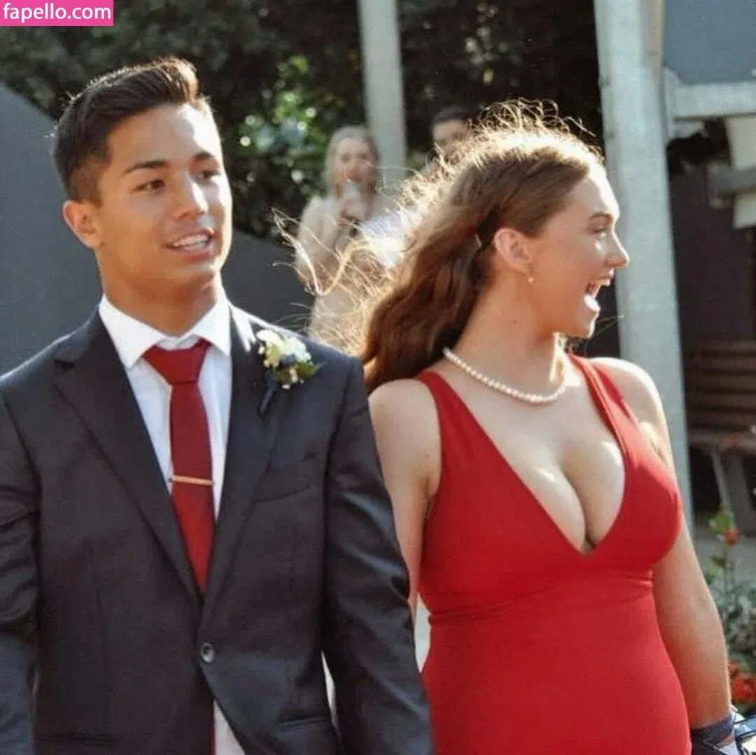 Hayley Aurisch / hailey.aurisch / yellowmonkeys Onlyfans Photo Gallery 