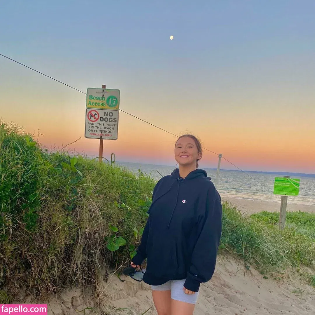 Hayley Aurisch / hailey.aurisch / yellowmonkeys Onlyfans Photo Gallery 