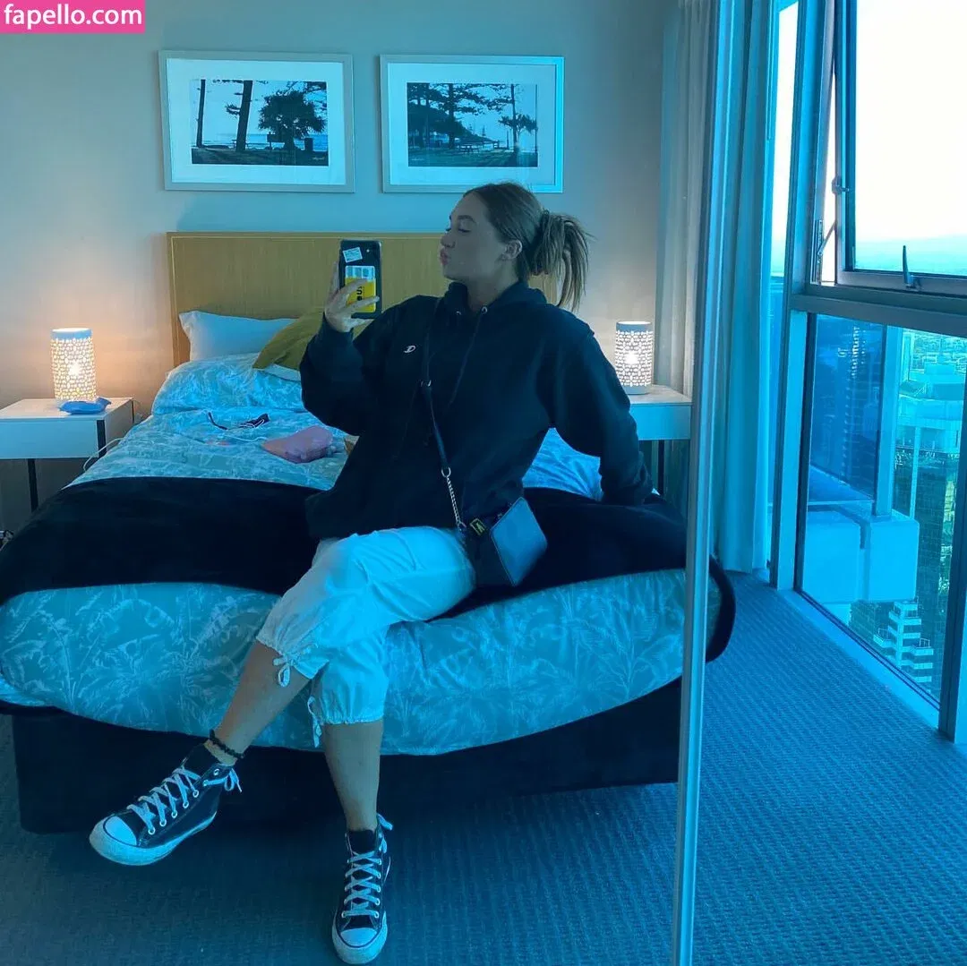 Hayley Aurisch / hailey.aurisch / yellowmonkeys Onlyfans Photo Gallery 