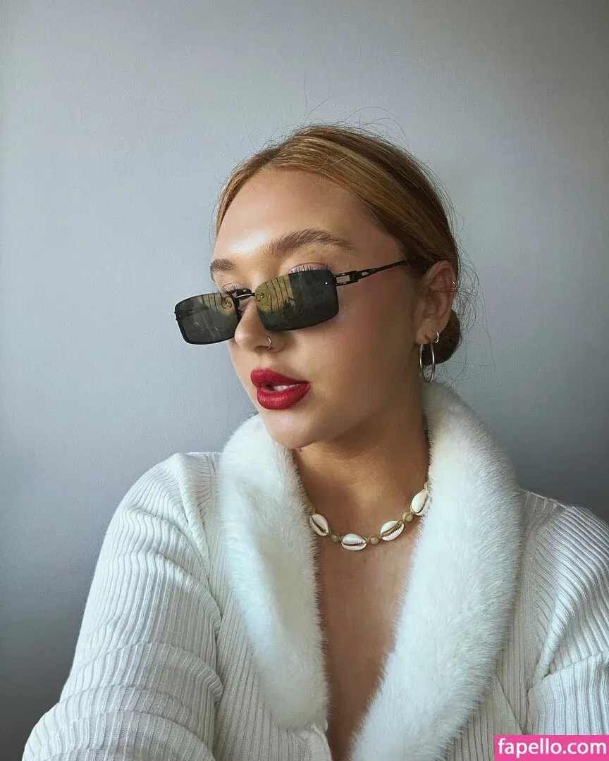 Hayley Aurisch / hailey.aurisch / yellowmonkeys Onlyfans Photo Gallery 