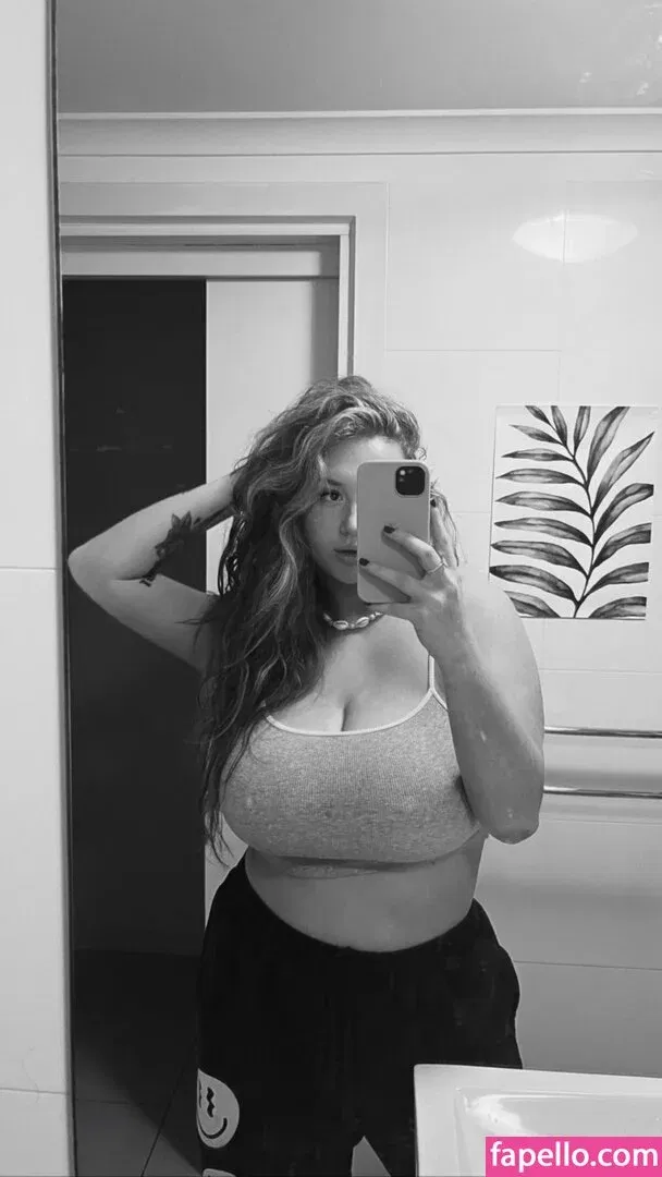 Hayley Aurisch / hailey.aurisch / yellowmonkeys Onlyfans Photo Gallery 