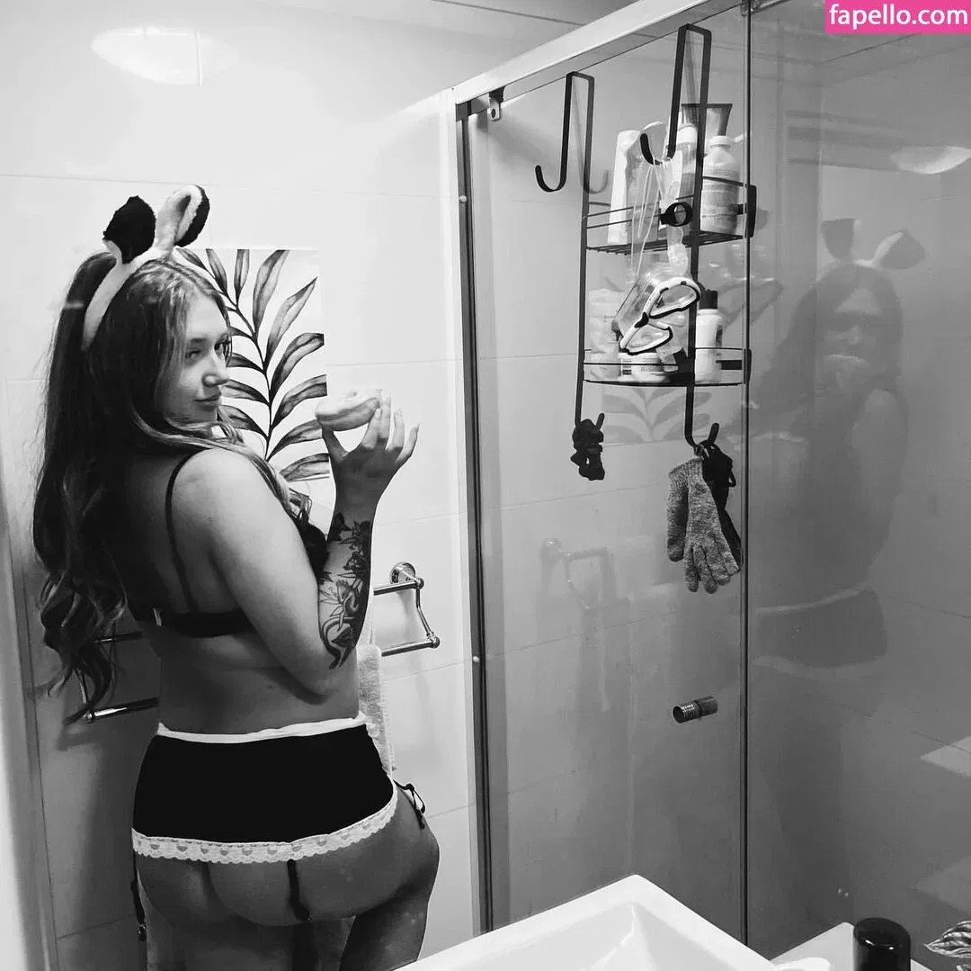 Hayley Aurisch / hailey.aurisch / yellowmonkeys Onlyfans Photo Gallery 