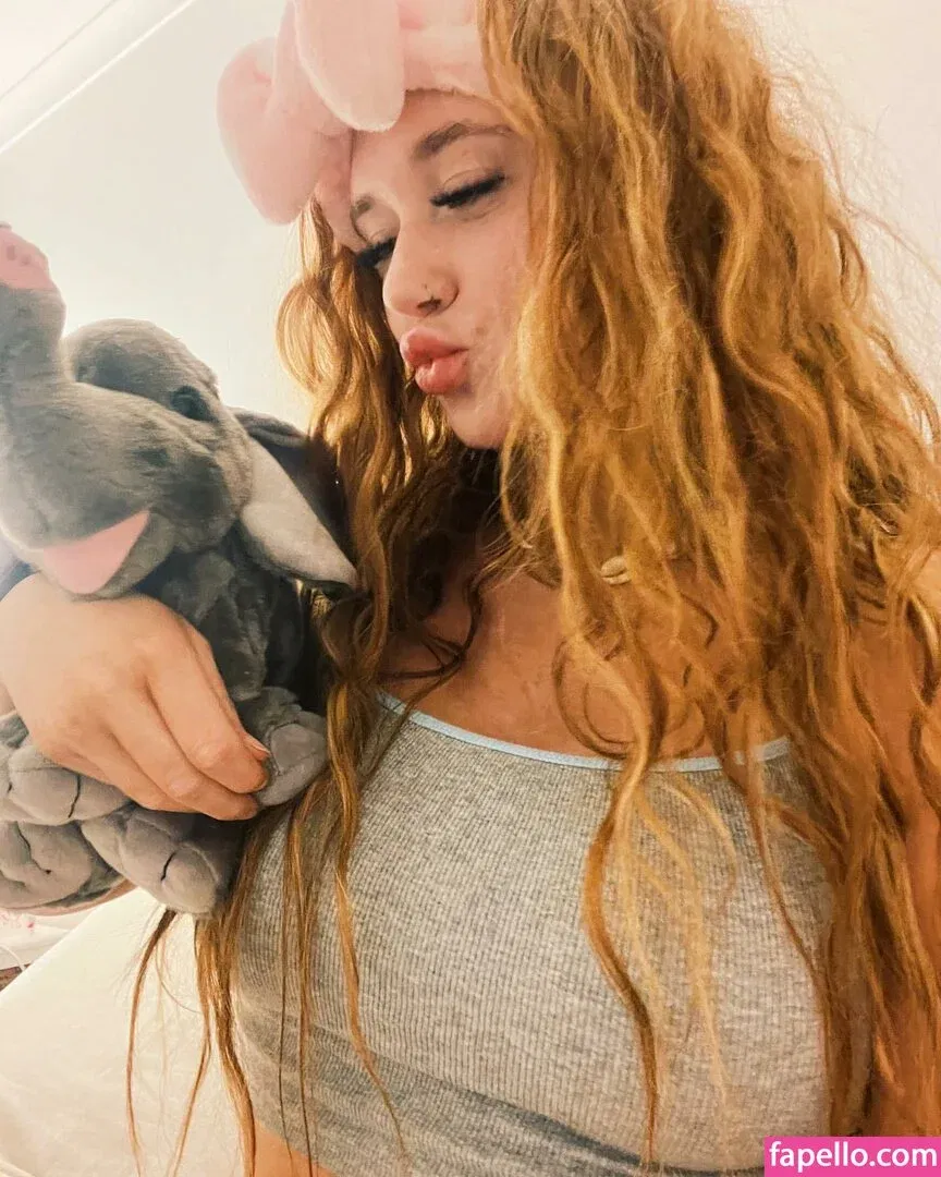 Hayley Aurisch / hailey.aurisch / yellowmonkeys Onlyfans Photo Gallery 