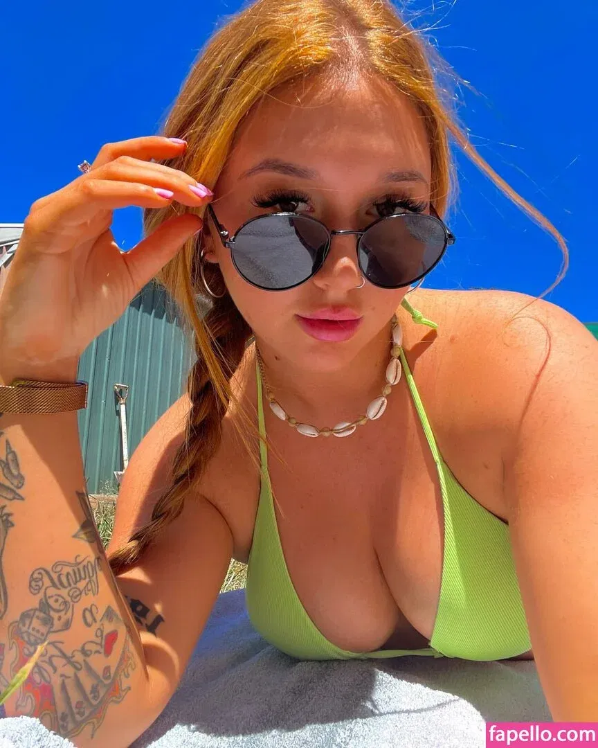 Hayley Aurisch / hailey.aurisch / yellowmonkeys Onlyfans Photo Gallery 